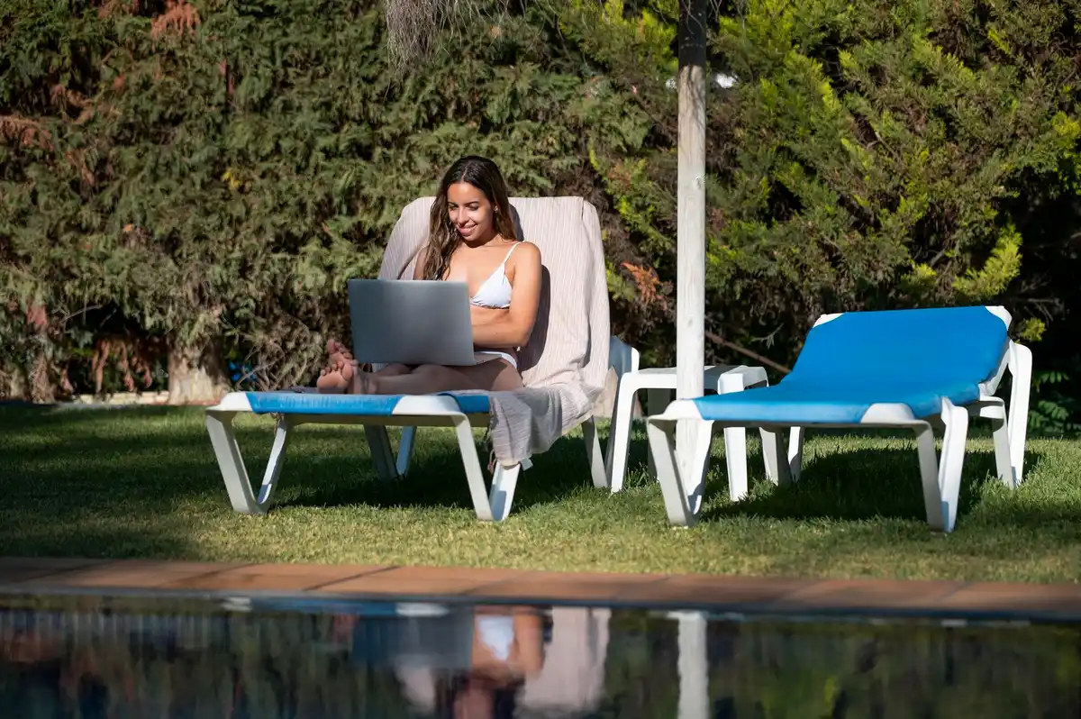 budget-friendly garden gadgets Netherlands solar self-watering