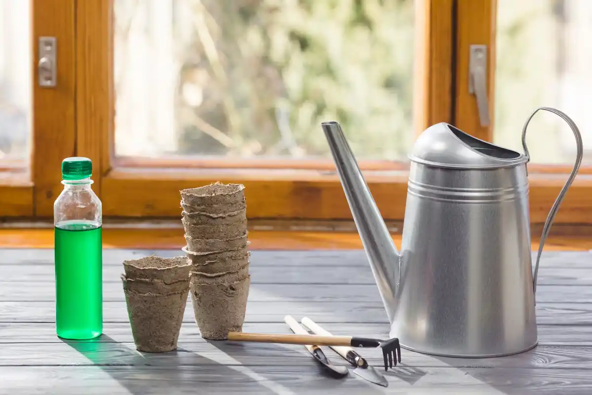 rust prevention on garden tools with oil