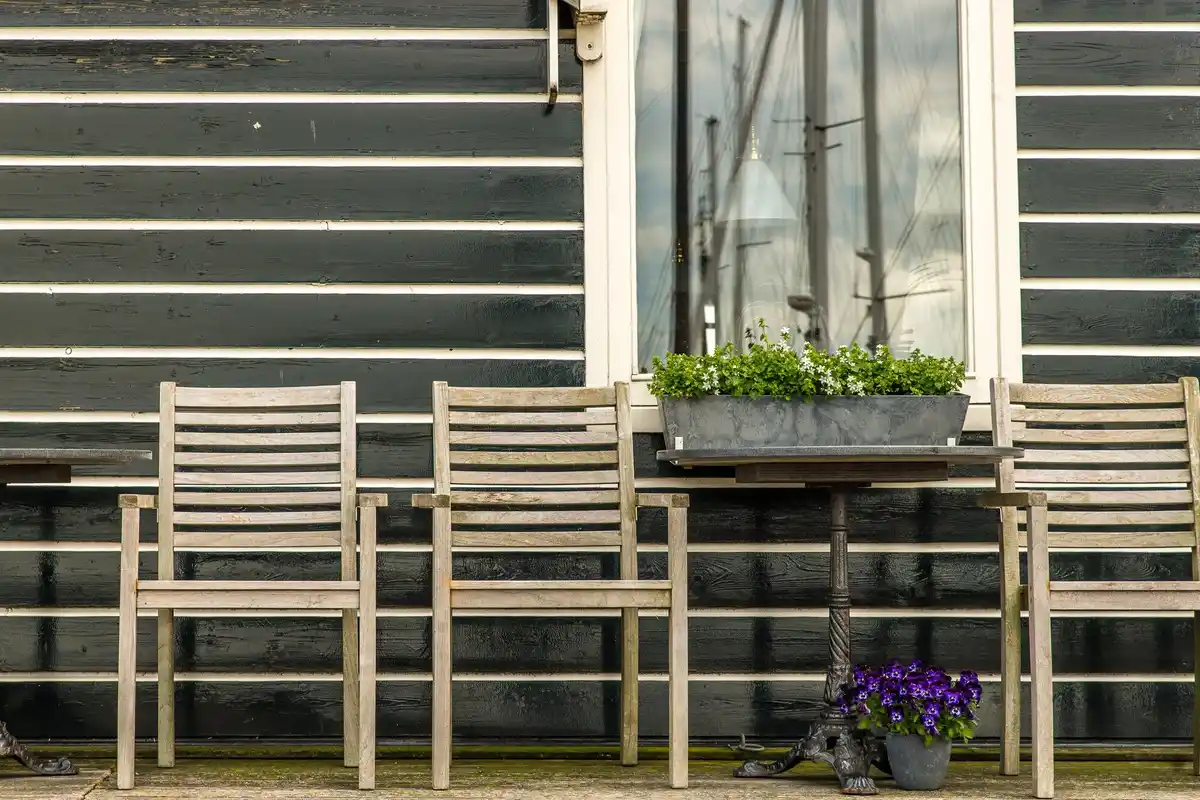 vertical balcony garden urban plants containers