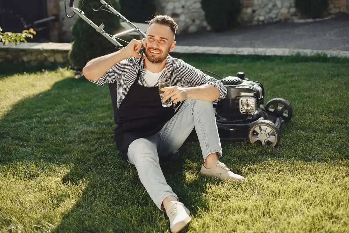 battery powered garden trimmer Netherlands backyard