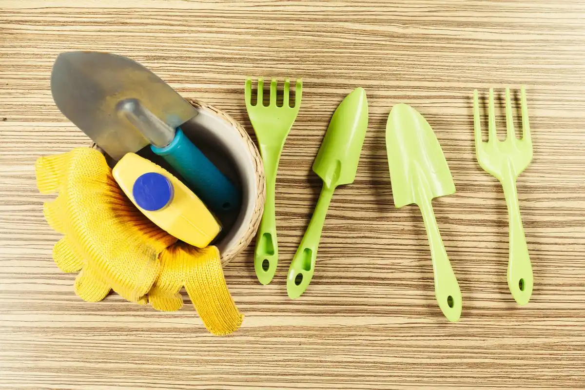 cheap gardening tools broken