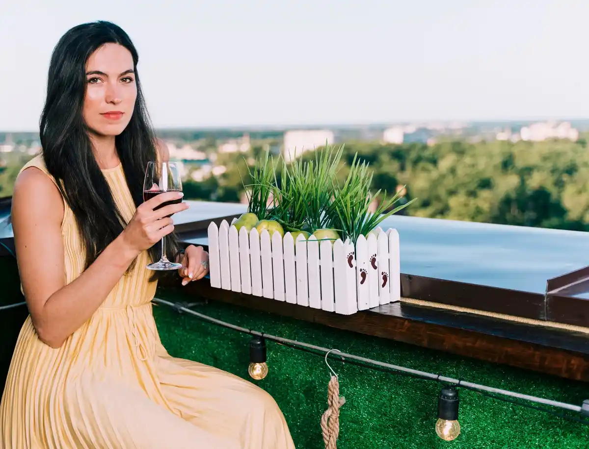 urban container vegetable garden balcony