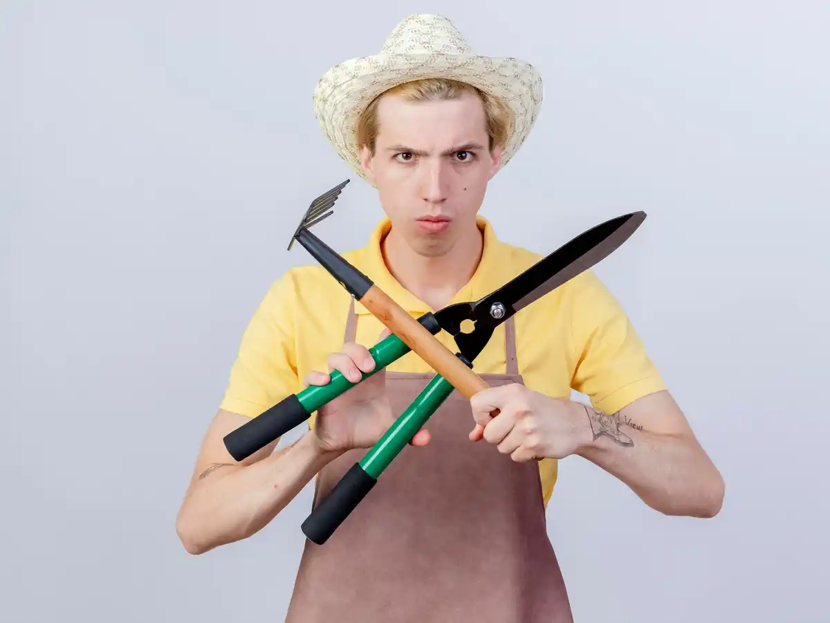 damaged cheap gardening tools vs high quality ergonomic tools