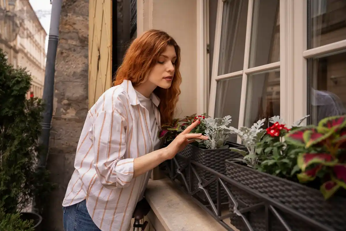 vertical balcony garden small space netherlands