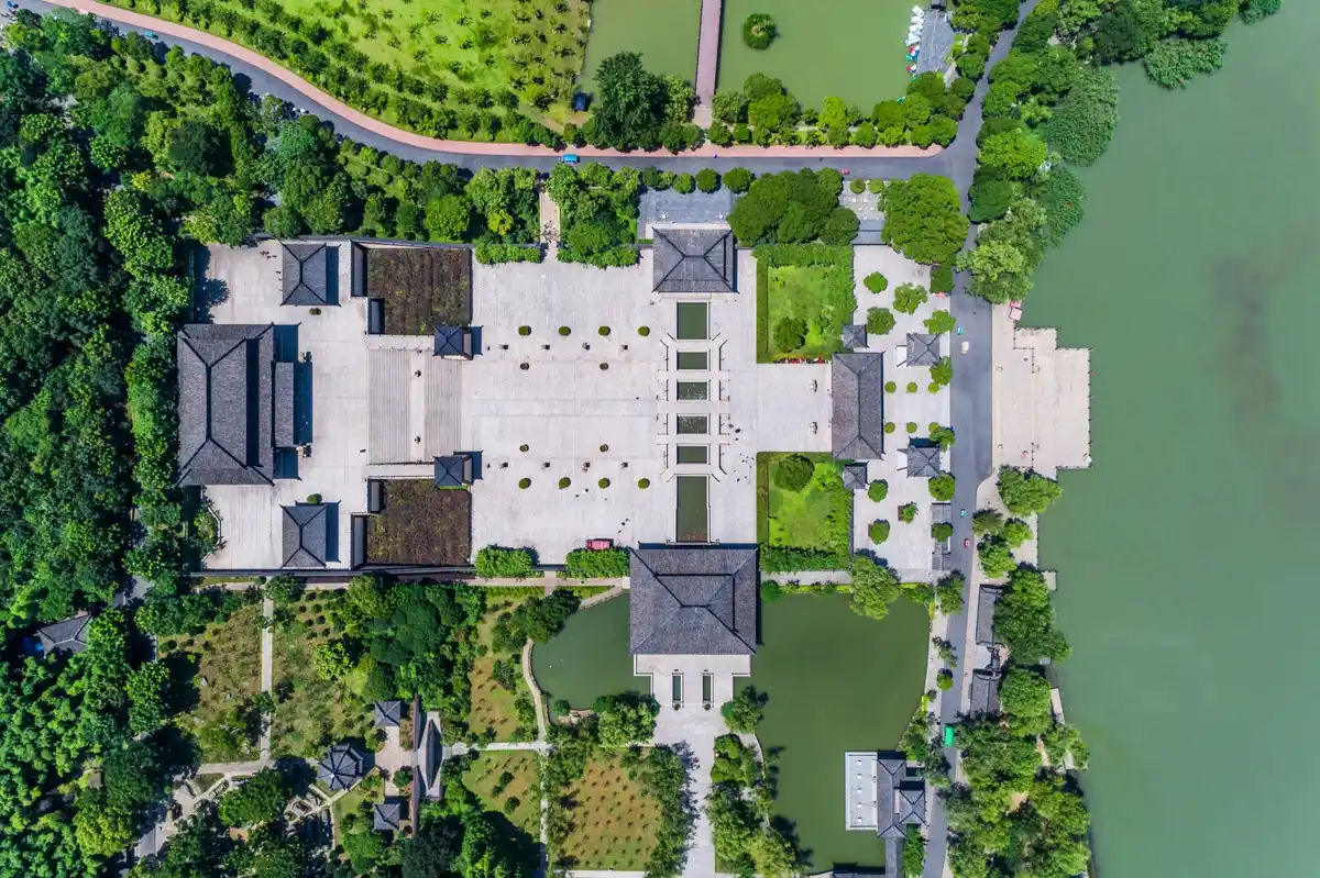 Modern Dutch garden layout with zones